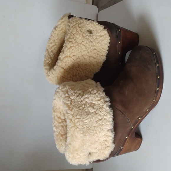 UGG Boots - Picture 2 of 8